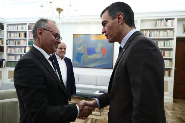 El presidente del Gobierno en funciones, Pedro Sánchez se reúne con el secretario de la Comisión Islámica en España, Mohamed Ajana en La Moncloa