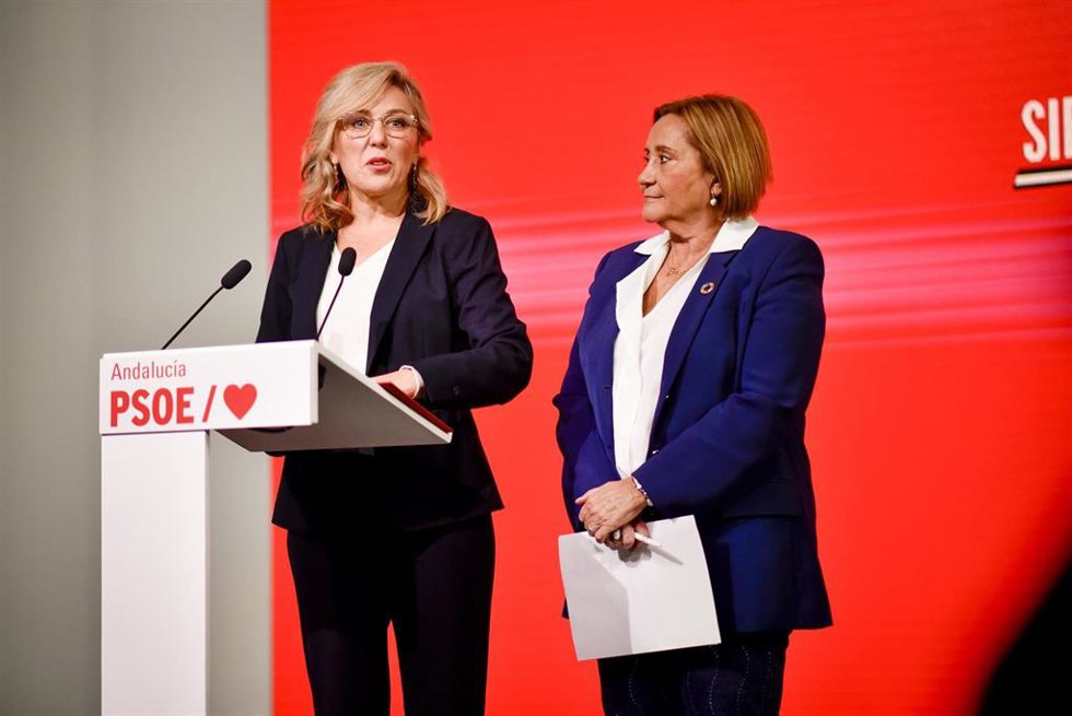 Las dirigentes socialistas federal y regional, Ana María Romero y María Luisa Faneca, este lunes en rueda de prensa.