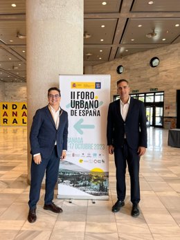 El coordinador estratégico de Sevilla City One, Francisco Morcillo, junto a Iñaqui Carnicero Alonso-Colmenares, secretario general de Agenda Urbana y Vivienda.