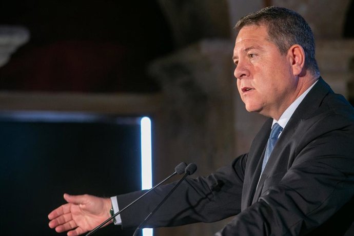 El jefe del Gobierno regional, Emiliano García-Page, ha presidido, en Alarcón (Cuenca), la firma de los convenios de colaboración con los Grupos de Desarrollo Rural (GDR) de Castilla-La Mancha.