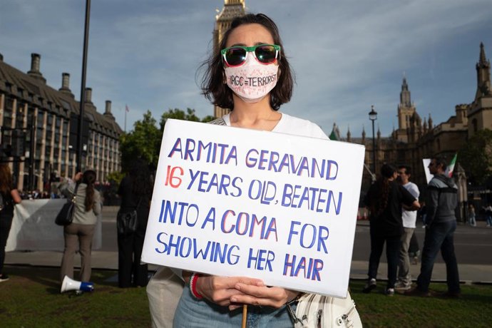 Protesta por Armita Geravand en Londres