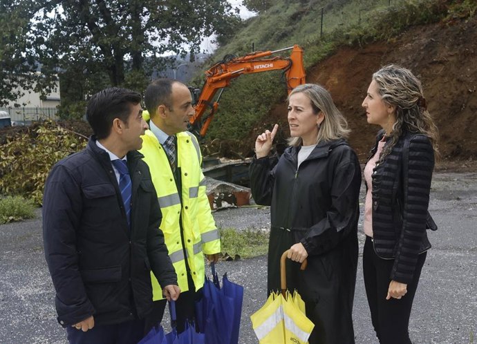 La conselleira de Infraestruturas e Mobilidade, Ethel Vázquez, la delegada de la Xunta en Ferrol, Martina Aneiros, y el alcalde de la ciudad, José Manuel Rey Varela.