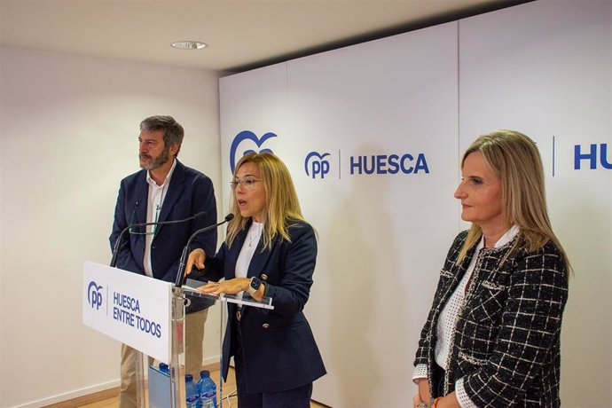 La secretaria general del PP Aragón y diputada al Congreso por Huesca, Ana Alós, con la senadora Melania Mur y el diputado autonómico Gerardo Oliván.