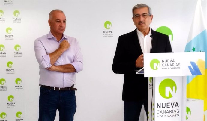 El presidente de Nueva Canarias-Bloque Canarista, Román Rodríguez, y el portavoz del grupo parlamentario, Luis Campos