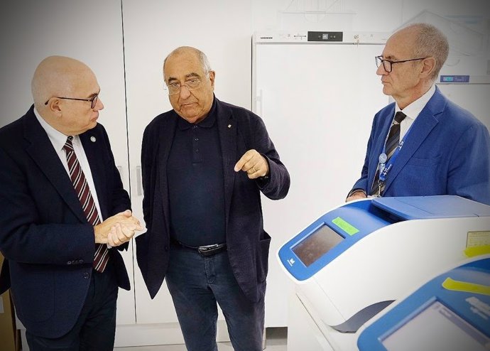 Joaquim Nadal a les installacions del Vhio 