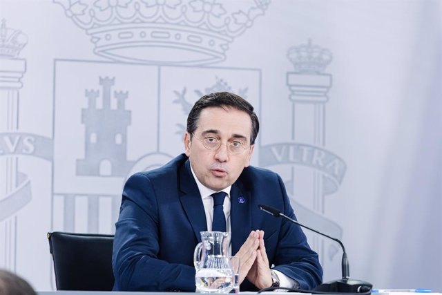 El ministro de Asuntos Exteriores, Unión Europea y Cooperación en funciones, José Manuel Albares, durante una rueda de prensa posterior a la reunión del Consejo de Ministros, en el Palacio de La Moncloa, a 17 de octubre de 2023, en Madrid (España). Durant