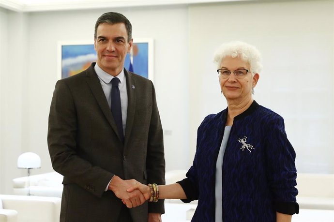 Sánchez se reúne con la embajadora de Israel en España y Andorra, Rodica Radian-Gordon, en el Complejo de la Moncloa.