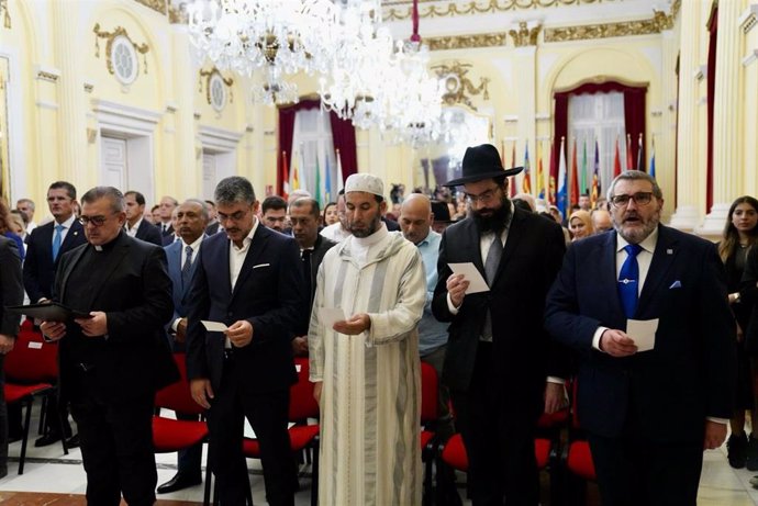 Cristianos, musulmanes, judíos e hindúes se unen en Melilla "por la convivencia y la paz en el mundo"
