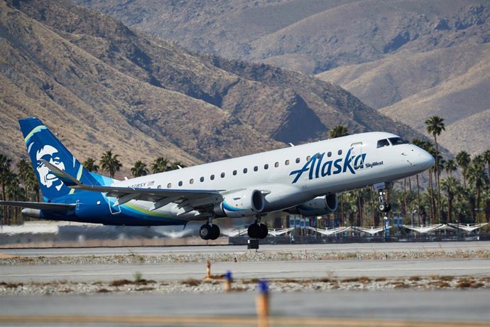 Archivo - Avión de Alaska Airlines