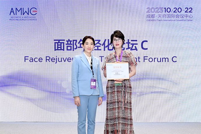 Ms. Xu Ren & Professor Hang Wang