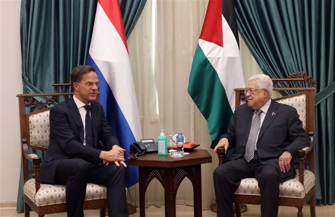 El primer ministro saliente de Países Bajos, Mark Rutte, y el presidente palestino, Mahmud Abbas