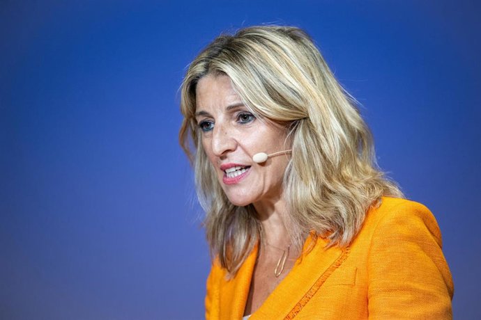 La líder de Sumar, vicepresidenta y ministra de Trabajo en funciones, Yolanda Díaz, participa en un foro del Club Vanguardia, en el Colegio de Abogados, a 5 de octubre de 2023, en Barcelona, Cataluña (España).