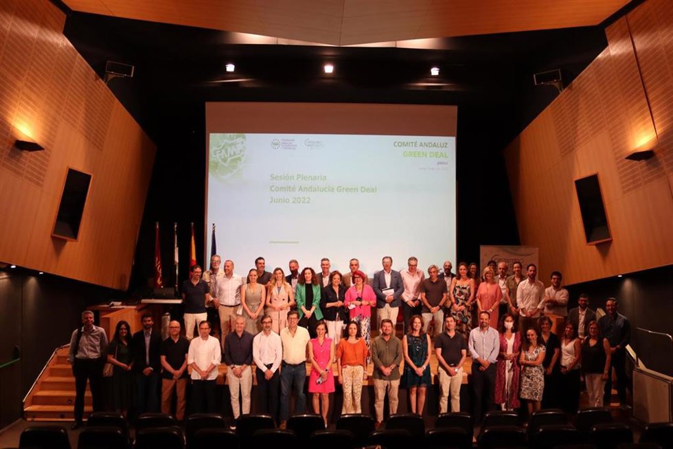 Archivo - Imagen de archivo de la sesión plenaria del Comité Andalucía Green Deal de la FAMP.