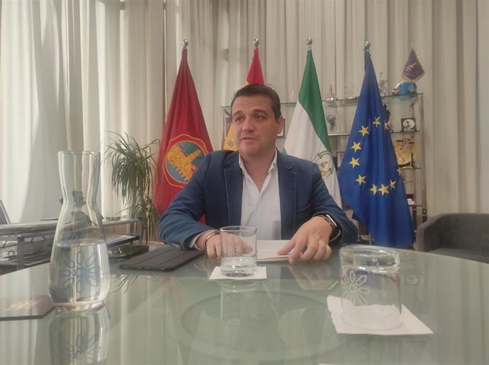 El alcalde de Córdoba, José María Bellido, en su despacho.