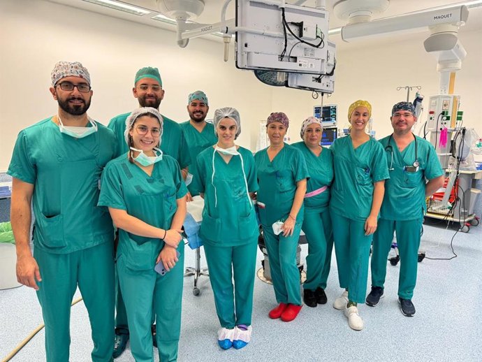 La prótesis Nexus requiere de equipos altamente especializados para su implantación y permite tratar a pacientes con casos complejos en el arco aórtico, ya que este dispositivo se aplica de una manera muy poco invasiva