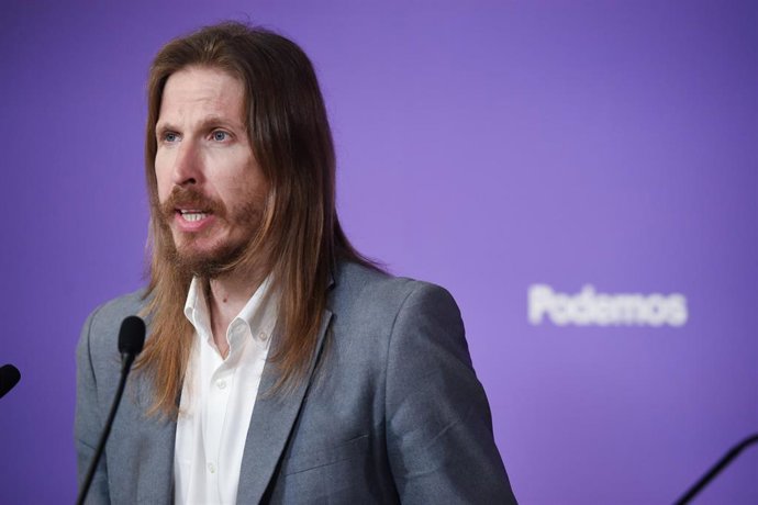 Archivo - El portavoz de Podemos, Pablo Fernández, a su llegada a una rueda de prensa, en la sede de Podemos, a 5 de junio de 2023, en Madrid (España).