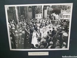 Fotografía del desfile nupcial de Juan Carlos I y Sofía junto a invitados como el Duque de Albuquerque, el Duque de Calabria, el Infante D. Luis de Baviera o los Duques de Alba; a subasta en todocoleccion.Net