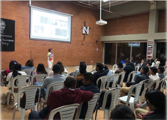 Un momento de la charla sobre IA impartida por la doctora Rodríguez.