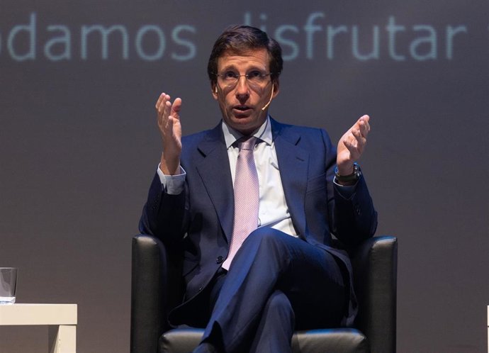 El alcalde de Madrid, José Luis Martínez-Almeida, interviene durante la inauguración de las IV Jornadas de Accesibilidad