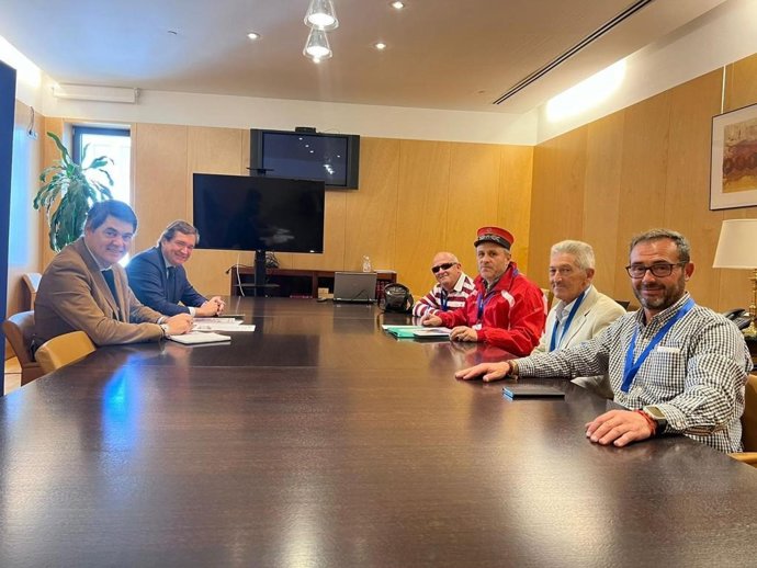 Reunión de diputados del PP con la Plataforma de Amigos del Ferrocarril de la comarca de Baza y Guadix.