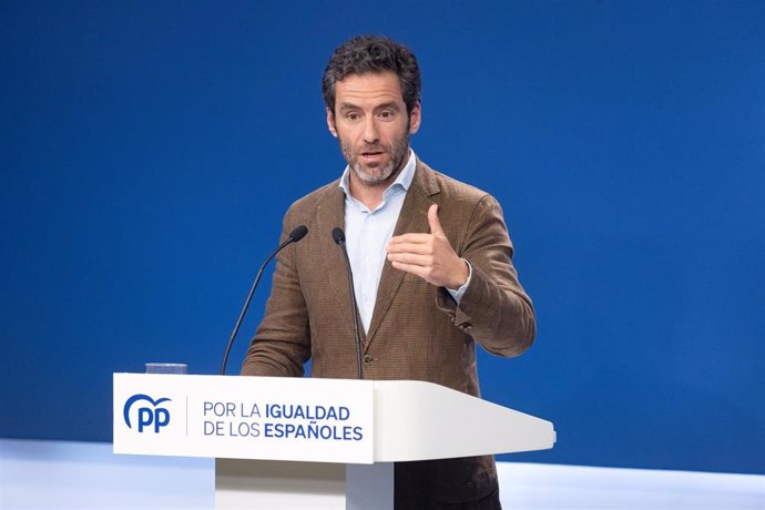 El portavoz del PP y vicesecretario de Cultura y Sociedad Abierta, Borja Sémper, durante una rueda de prensa posterior a la reunión del Comité de Dirección del Partido Popular, a 16 de octubre de 2023, en Madrid (España). Durante su comparecencia, Sémpe