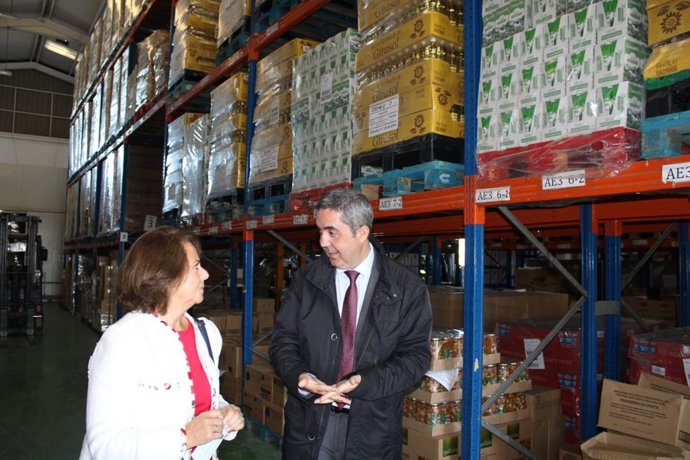 Los alimentos están valorados en 3,5 millones de euros y han sido adquiridos mediante un procedimiento de contratación pública, según ha señalado el subdelegado accidental del Gobierno, Juan Pedro Carnero, que ha visitado las instalaciones de Bancosol.