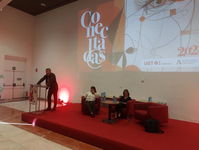 El secretario general de UGT-A, Oskar Martín, en la Jornadas 'Conectadas'.