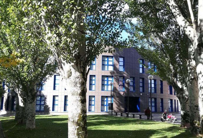 Imagen del Centro Cívico de Yagüe, que pasara a llevar el nombre de Rafael Ojeda, 'el cura de Yagüe'.