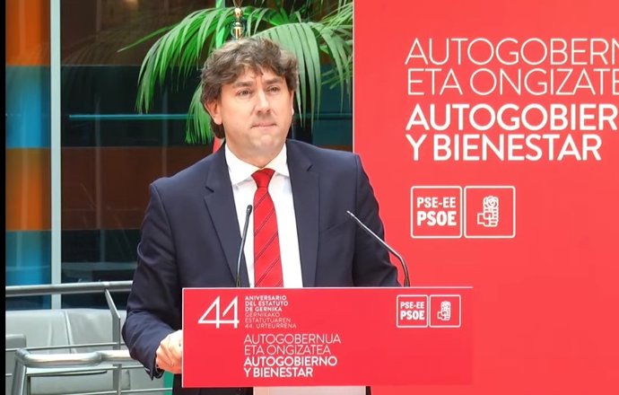 Andueza, en el acto del PSE-EE celebrado en Vitoria-Gasteiz en conmemoración del 44 aniversario del Estatuto de Gernika