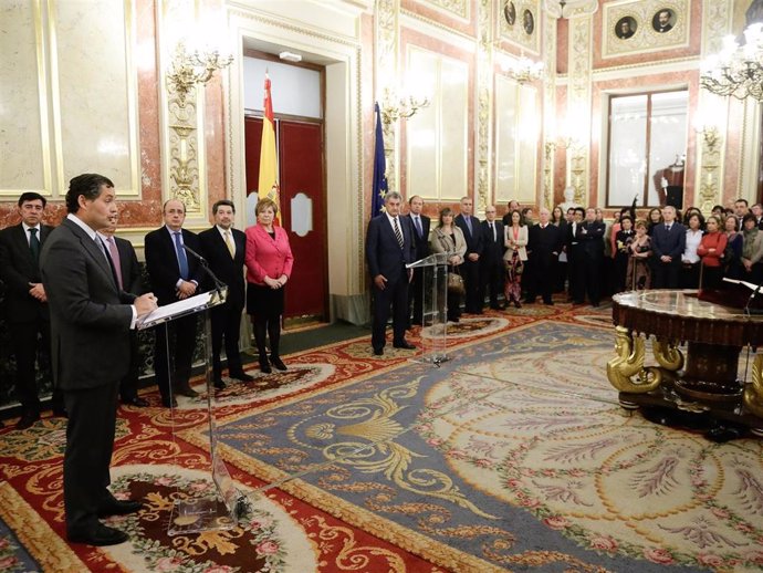 Carlos Gutiérrez Vicén, cuando tomó posesión como secretario general del Congreso en 2014