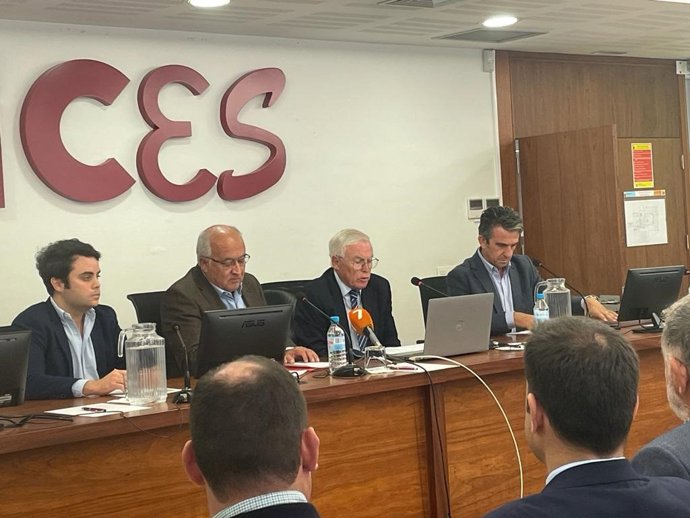Presentación del estudio 'Más claro, agua: impacto del cambio climático en la agricultura del arco mediterráneo español', elaborado por el equipo técnico de COAG-IR en España