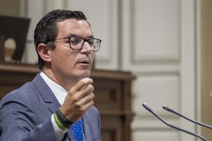 Archivo - Vicepresidente y consejero de Obras Públicas y Transportes del Gobierno de Canarias, Pablo Rodríguez