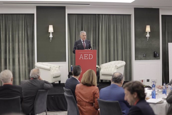 El alcalde de Sevilla, José Luis Sanz, en una nueva edición de los #DiálogosAED, evento organizado en el Hotel Colón Gran Meliá Sevilla por la Asociación Española de Directivos (AED).