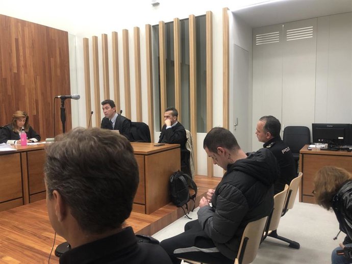 Acusado por agresión sexual a una niña de 12 años acepta 8,5 años de cárcel, en una vista de conformidad celebrada en la sección quinta de la Audiencia de Pontevedra, con sede en Vigo.