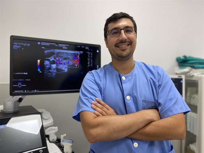 Pablo Rodríguez de Vera, médico residente del Hospital Universitario Virgen Macarena, premiado por la Sociedad Española de Endocrinología y Nutrición (SEEN).