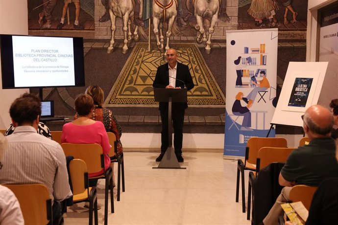 El vicepresidente de Cultura de la Diputación, Manuel López Mestanza, presenta el Plan Director de la Biblioteca Provincial Cánovas del Castillo y el escape room 'La última biblioteca'