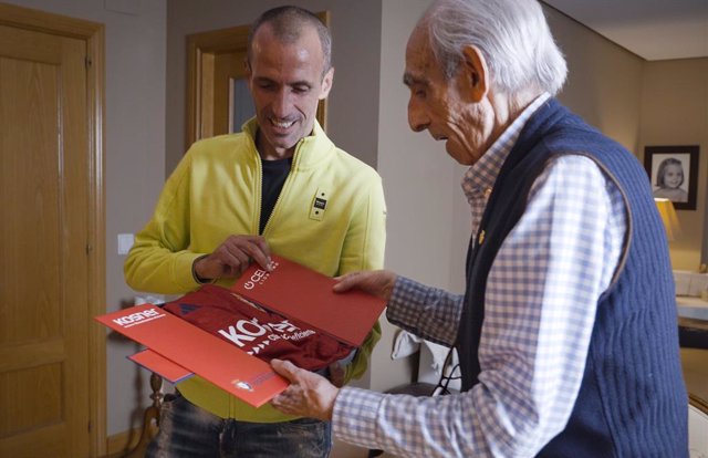 Osasuna homenajea a Ramón Morales, socio número uno, en el 103 aniversario del club rojillo.