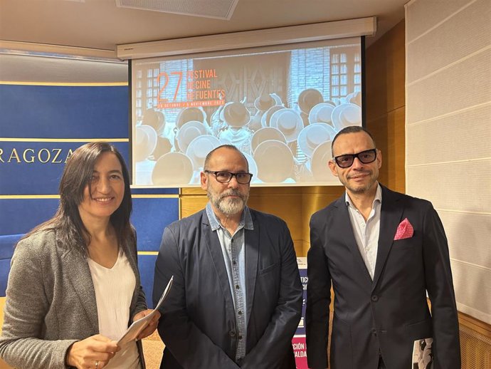 La diputada delegada de Turismo de la DPZ  y concejal de Fuentes de Ebro, Cristina Palacín; el director del festival, José Antonio Aguilar; y el director general de Cultura del Gobierno de Aragón, Pedro Olloqui.