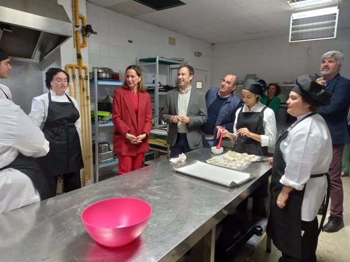 Visita del delegado de Desarrollo Educación y Formación Profesional de la Junta en Huelva, Carlos Soriano, al centro Virgen de Belén.