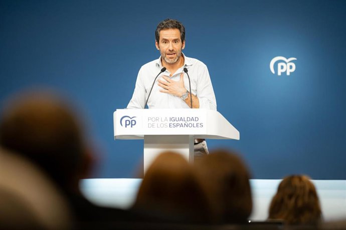 El vicesecretario de Cultura y Sociedad Abierta del PP, Borja Sémpe, durante una rueda de prensa posterior a la reunión del Comité de Dirección del PP, en la sede nacional del partido, a 24 de octubre de 2023, en Madrid (España). 