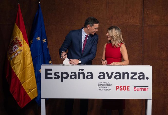 El presidente del Gobierno en funciones, Pedro Sánchez y la líder de Sumar y vicepresidenta segunda del Gobierno y ministra de Trabajo en funciones, Yolanda Díaz.