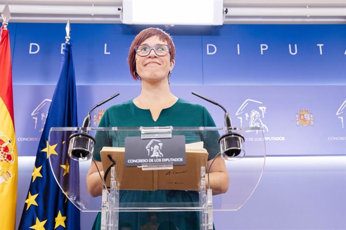 Archivo - La diputada de Compromís gueda Micó durante una rueda de prensa