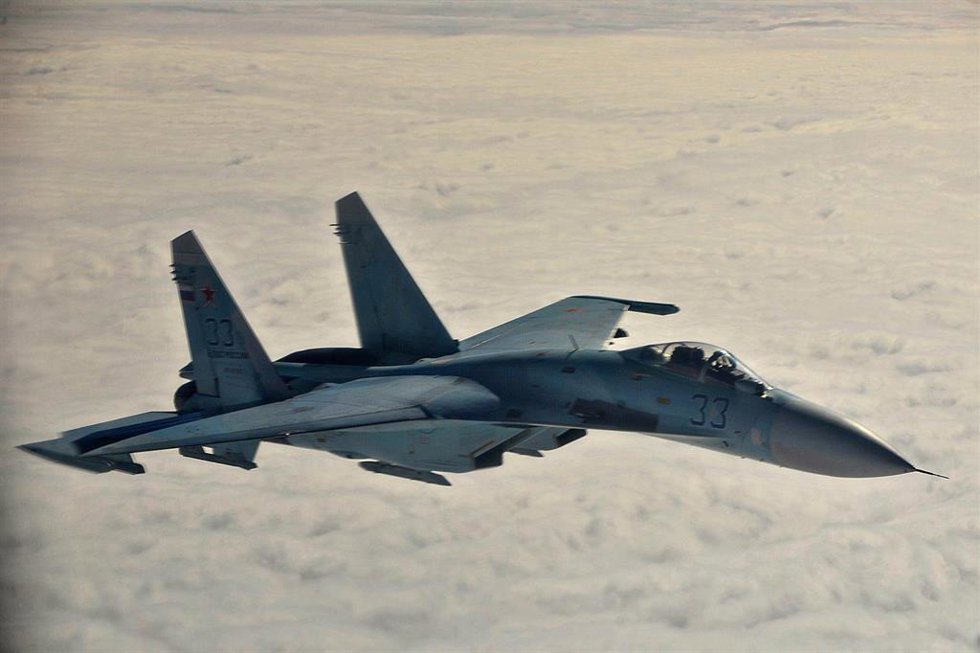Archivo - Aug. 27, 2013 - Anchorage, AK, United States of America - Russian Federation Air Force Su-27 Sukhoi fighter aircraft intercept a simulated hijacked aircraft entering Russian airspace during Exercise Vigilant Eagle August 27, 2013 over Alaska.