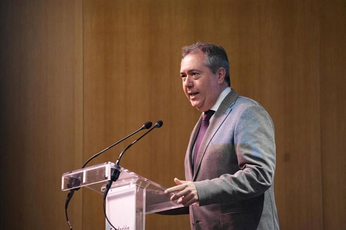 El secretario general del PSOE de Andalucía, Juan Espadas, durante su intervención en las jornadas 'Parlamentarismo, autonomismo y municipalismo en la España constitucional'. A 24 de octubre de 2023, en Sevilla (Andalucía, España). El secretario general