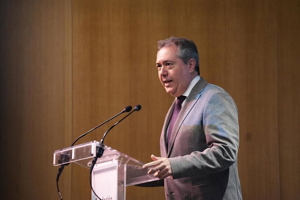 El secretario general del PSOE de Andalucía, Juan Espadas, durante su intervención en las jornadas 'Parlamentarismo, autonomismo y municipalismo en la España constitucional'. A 24 de octubre de 2023, en Sevilla (Andalucía, España). El secretario general