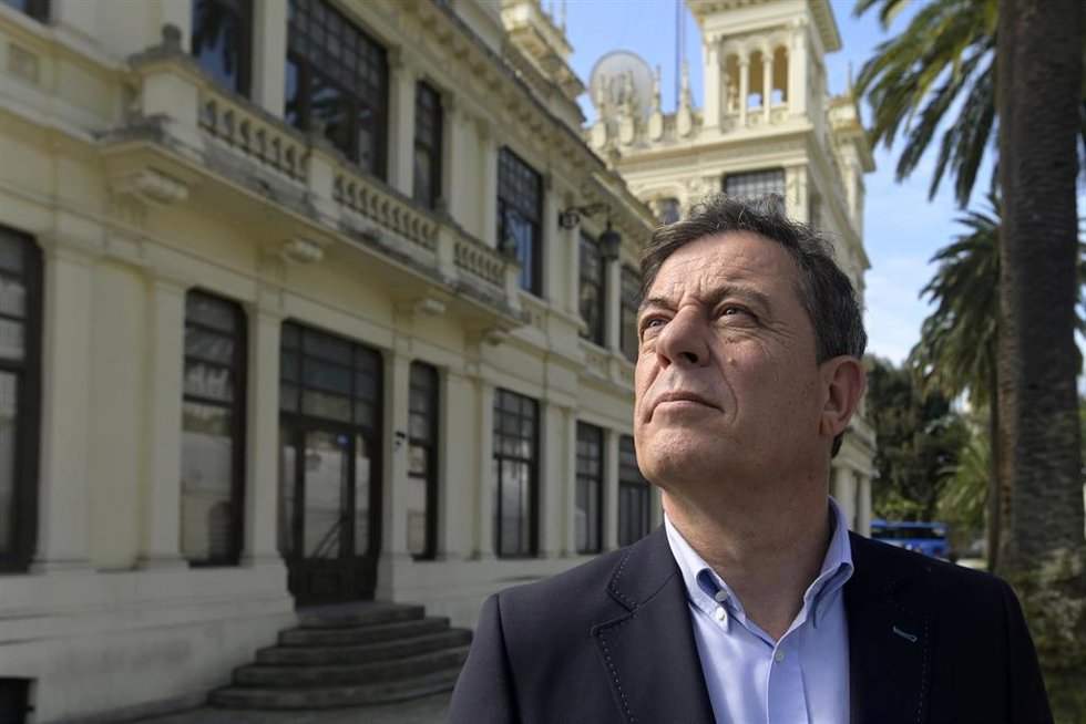 Archivo - El nuevo delegado del Gobierno de España en Galicia, José Ramón Gómez Besteiro, posa tras una entrevista para Europa Press, en la delegación del Gobierno, a 27 de abril de 2023, en A Coruña, Galicia (España). José Ramón Gómez Besteiro sustituy