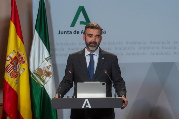 El consejero de Sostenibilidad, Medio Ambiente y Economía Azul de la Junta de Andalucía y portavoz del gobierno, Ramón Fernández-Pacheco, en la rueda de prensa posterior al Consejo de Gobierno de la Junta de Andalucía en el Palacio de San Telmo, a 24 de