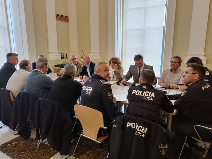 Mesa de la Madrila reunida este martes para coordinar acciones y evitar ruidos y altercados en el barrio