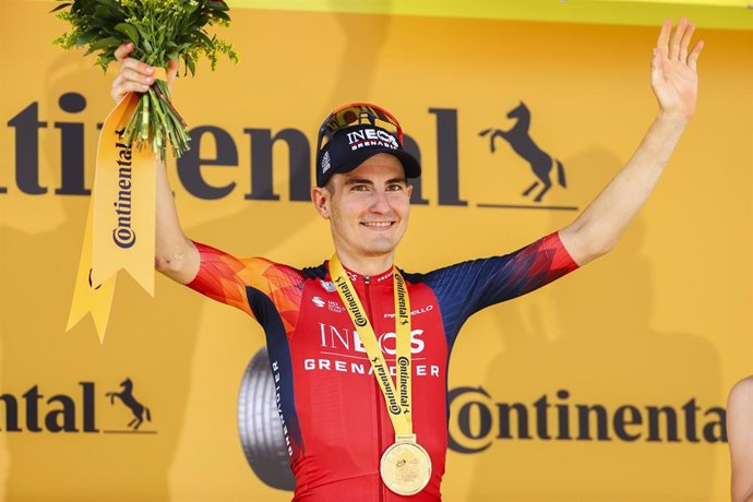 Archivo - El ciclista español Carlos Rodríguez (INEOS Grenadiers) celebra una victoria de etapa en el Tour de Francia 2023