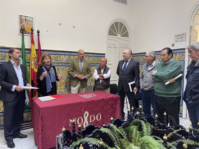 Sorteo para la elección del Rey Gaspar de la Cabalgata de Triana, celebrado en la sede del Distrito.